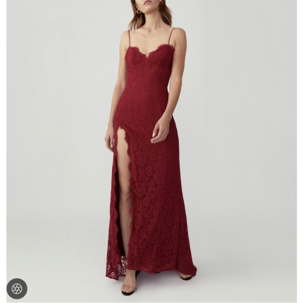 MUST GO! Fame and Partners Everett Lace Dress